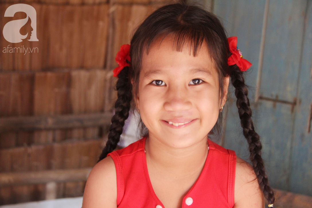 Bố mất, mẹ bỏ đi lấy chồng, bé gái 8 tuổi ngây ngô hỏi: Ngoại ơi, sao mẹ sinh con ra cụt tay cụt chân vậy ạ - Ảnh 19. Bố mất, mẹ bỏ đi lấy chồng, bé gái 8 tuổi ngây ngô hỏi: Ngoại ơi, sao mẹ sinh con ra cụt tay cụt chân vậy ạ - Ảnh 19.