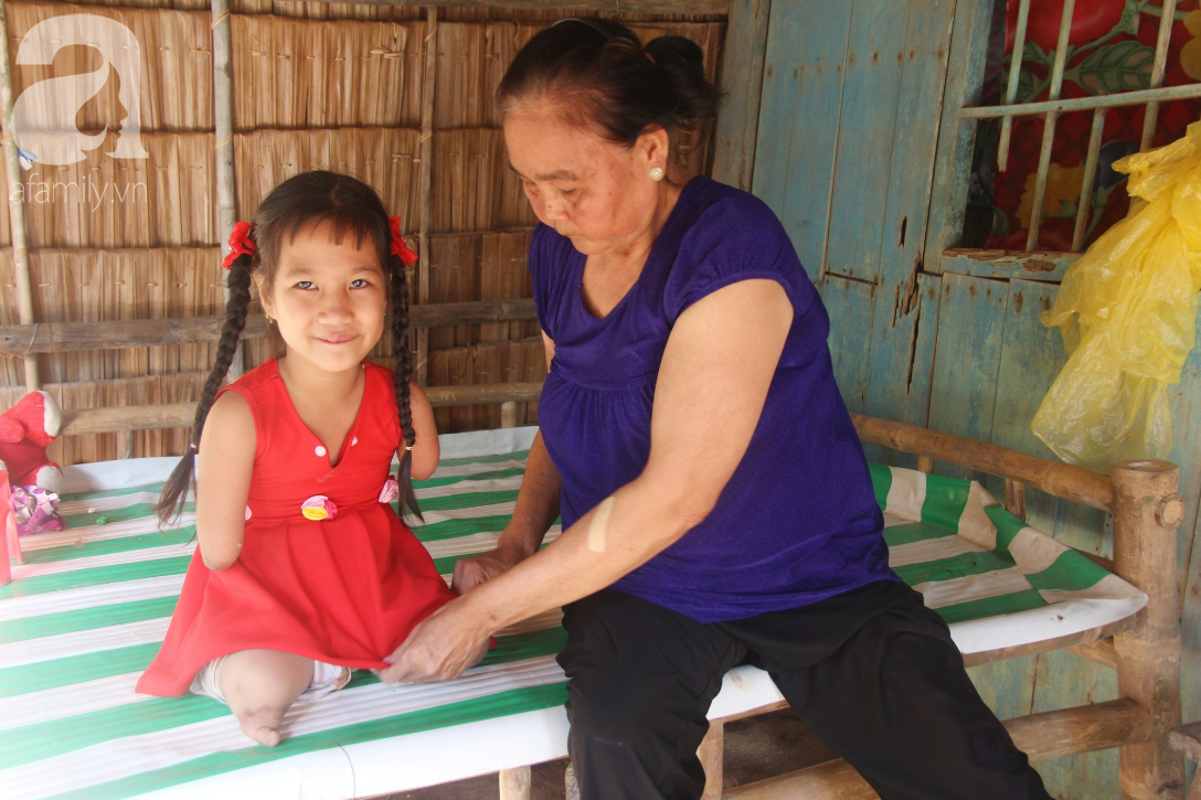 Bố mất, mẹ bỏ đi lấy chồng, bé gái 8 tuổi ngây ngô hỏi: Ngoại ơi, sao mẹ sinh con ra cụt tay cụt chân vậy ạ - Ảnh 4. Bố mất, mẹ bỏ đi lấy chồng, bé gái 8 tuổi ngây ngô hỏi: Ngoại ơi, sao mẹ sinh con ra cụt tay cụt chân vậy ạ - Ảnh 4.