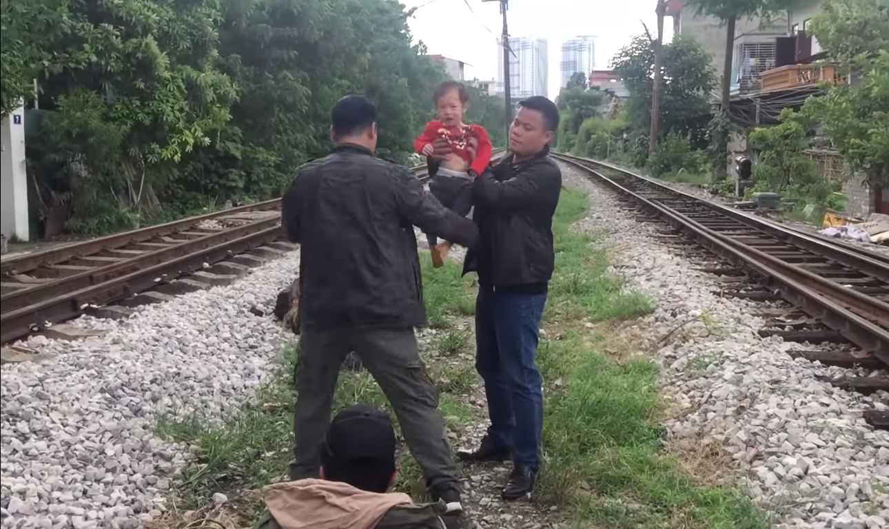 Quỳnh Búp Bê: Hậu trường Cảnh soái ca chết khiến khán giả xót xa - Ảnh 3. Quỳnh Búp Bê: Hậu trường Cảnh soái ca chết khiến khán giả xót xa - Ảnh 3.