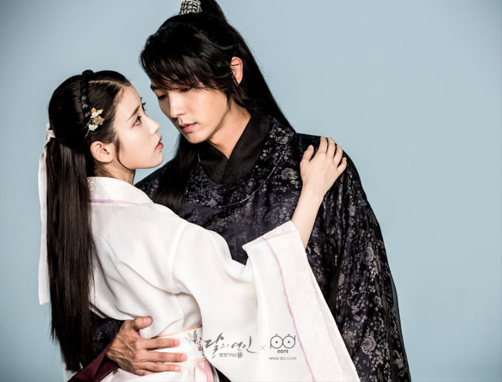 Fan mừng rơn khi cặp đôi Người tình ánh trăng - IU & Lee Jun Ki sẽ chính thức tái ngộ trên show thực tế - Ảnh 2. Fan mừng rơn khi cặp đôi Người tình ánh trăng - IU & Lee Jun Ki sẽ chính thức tái ngộ trên show thực tế - Ảnh 2.