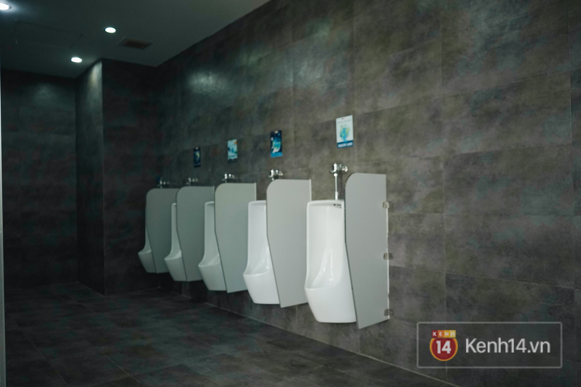 Nhà vệ sinh lộ thiên sang chảnh như khách sạn của Đại học FPT: Vừa giải quyết nỗi buồn vừa ngắm mây trời, hoa lá - Ảnh 7. Nhà vệ sinh lộ thiên sang chảnh như khách sạn của Đại học FPT: Vừa giải quyết nỗi buồn vừa ngắm mây trời, hoa lá - Ảnh 7.