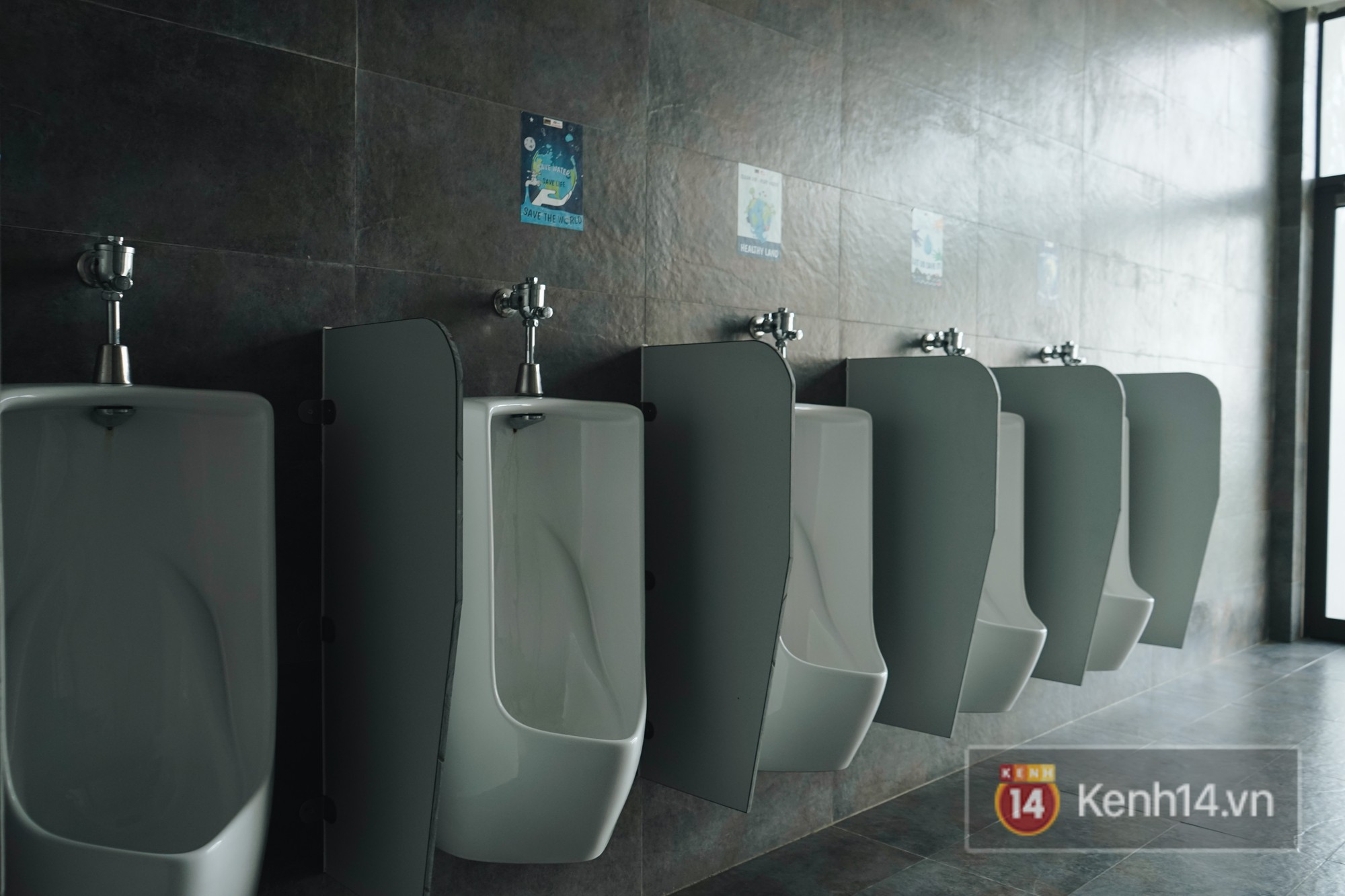 Nhà vệ sinh lộ thiên sang chảnh như khách sạn của Đại học FPT: Vừa giải quyết nỗi buồn vừa ngắm mây trời, hoa lá - Ảnh 4. Nhà vệ sinh lộ thiên sang chảnh như khách sạn của Đại học FPT: Vừa giải quyết nỗi buồn vừa ngắm mây trời, hoa lá - Ảnh 4.