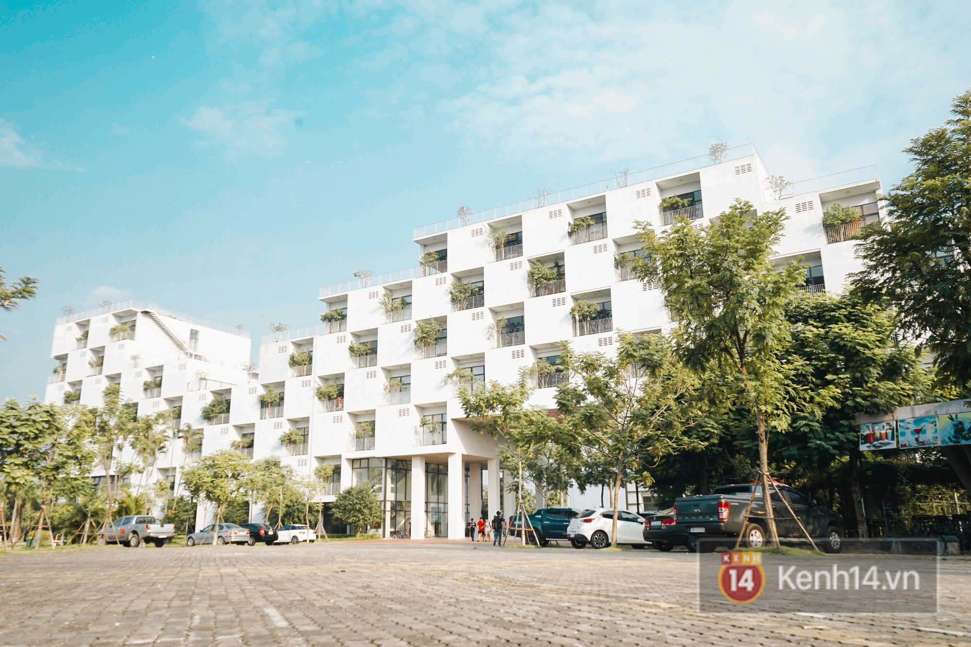 Nhà vệ sinh lộ thiên sang chảnh như khách sạn của Đại học FPT: Vừa giải quyết nỗi buồn vừa ngắm mây trời, hoa lá - Ảnh 9. Nhà vệ sinh lộ thiên sang chảnh như khách sạn của Đại học FPT: Vừa giải quyết nỗi buồn vừa ngắm mây trời, hoa lá - Ảnh 9.