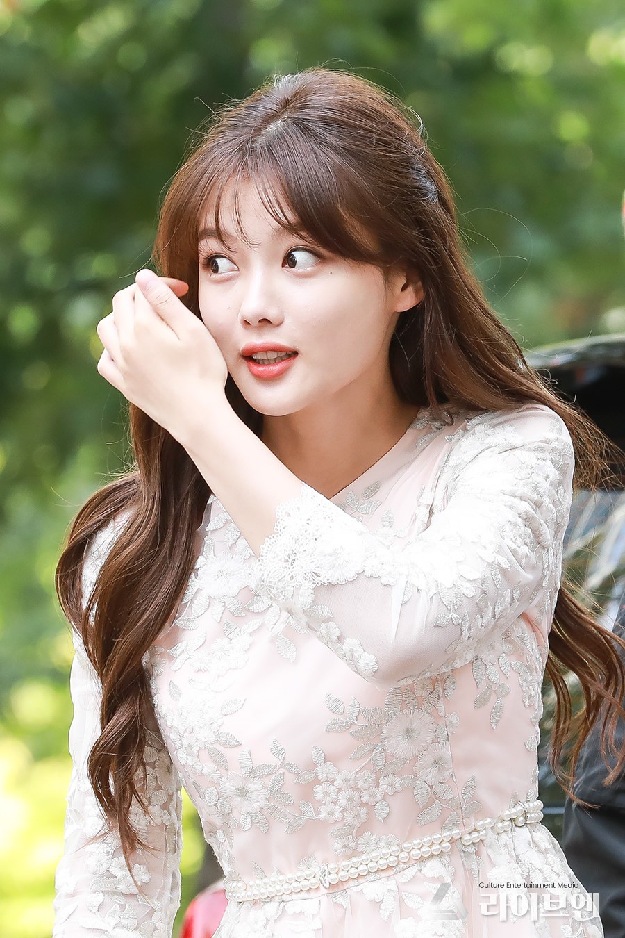 Kim Yoo Jung chính thức trở lại sau 2 năm: Xinh đến nỗi fan chỉ muốn lịm đi! - Ảnh 5. Kim Yoo Jung chính thức trở lại sau 2 năm: Xinh đến nỗi fan chỉ muốn lịm đi! - Ảnh 5.