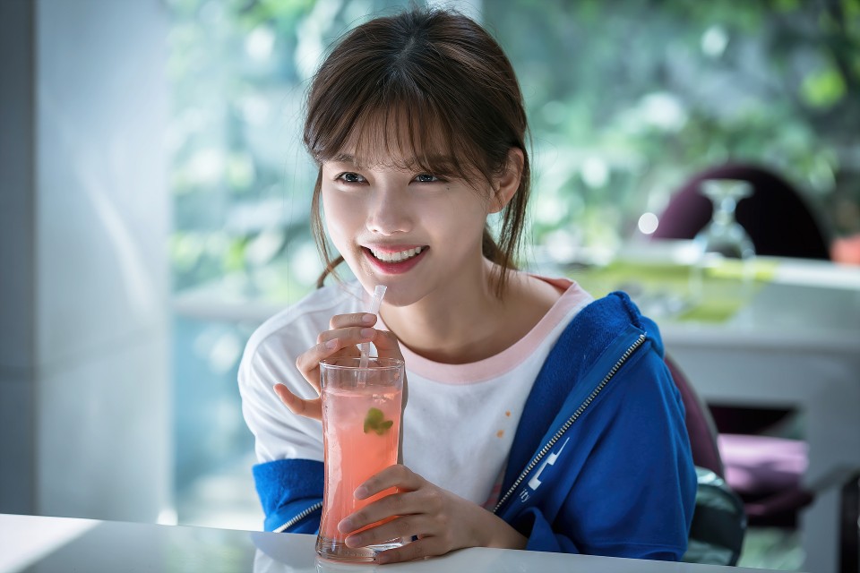 Kim Yoo Jung chính thức trở lại sau 2 năm: Xinh đến nỗi fan chỉ muốn lịm đi! - Ảnh 3. Kim Yoo Jung chính thức trở lại sau 2 năm: Xinh đến nỗi fan chỉ muốn lịm đi! - Ảnh 3.