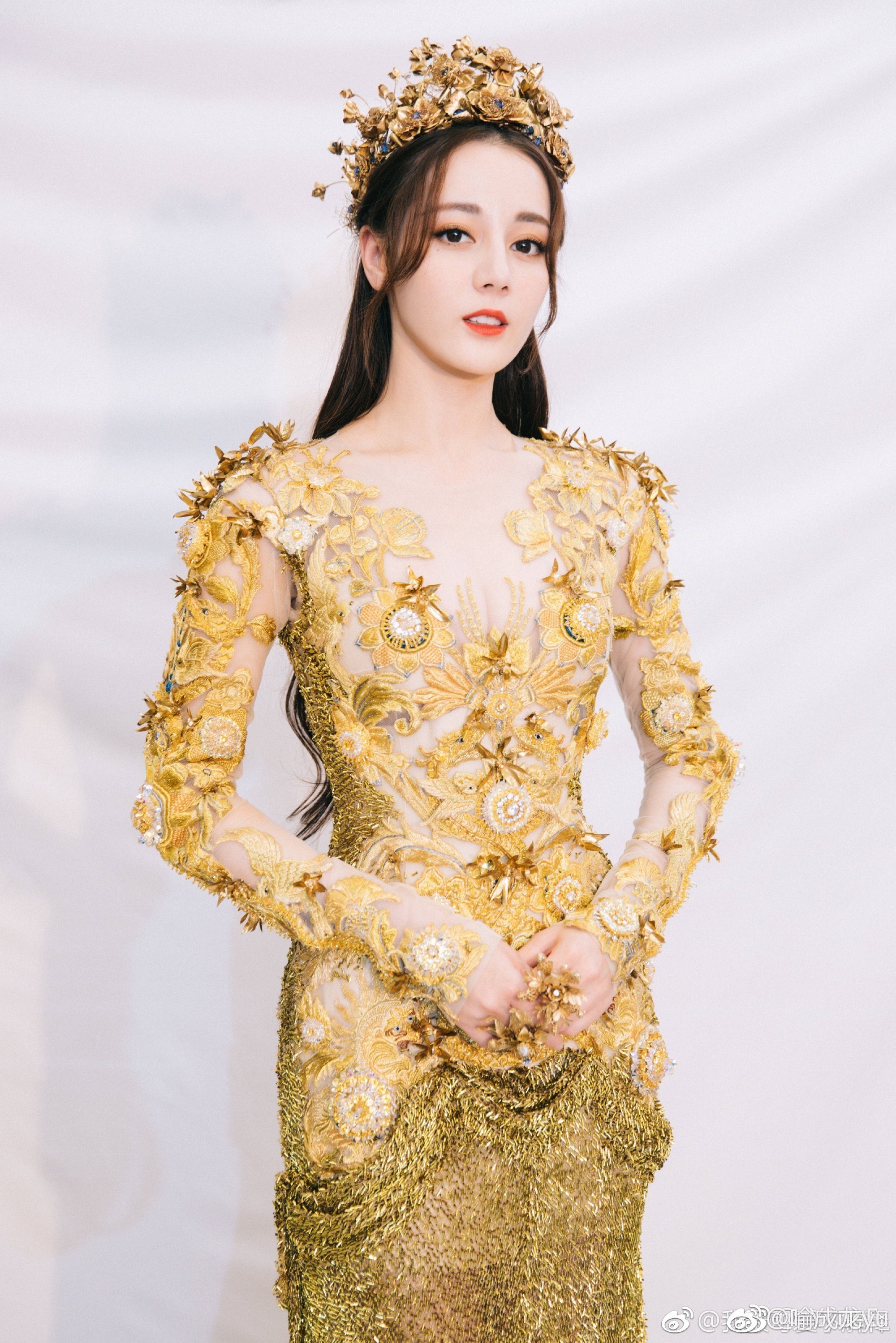 Mỹ nhân cực phẩm nhất đêm nay: Địch Lệ Nhiệt Ba hoá thân thành Nữ thần Kim Ưng, xuất sắc như tiên giáng trần - Ảnh 1. Mỹ nhân cực phẩm nhất đêm nay: Địch Lệ Nhiệt Ba hoá thân thành Nữ thần Kim Ưng, xuất sắc như tiên giáng trần - Ảnh 1.