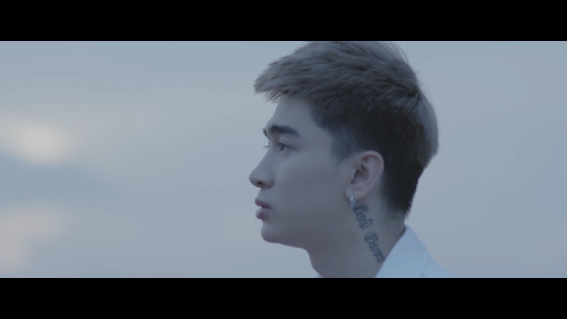 Chi Dân ra phiên bản Ballad của ca khúc mới, MV Dance bất ngờ biến mất khỏi kênh Youtube - Ảnh 6. Chi Dân ra phiên bản Ballad của ca khúc mới, MV Dance bất ngờ biến mất khỏi kênh Youtube - Ảnh 6.