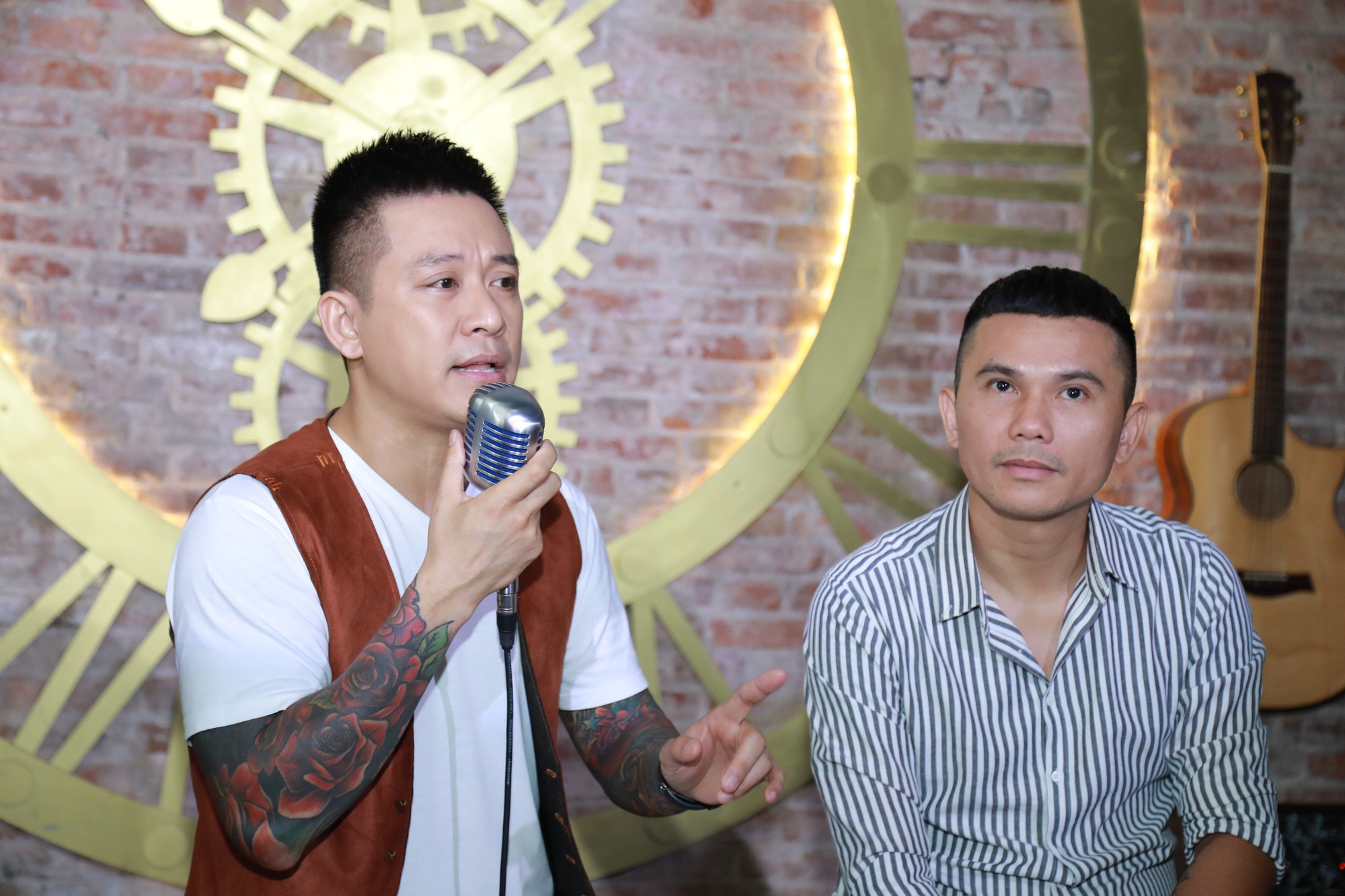 Những lần nghệ sĩ Vpop “cắn răng” chịu lỗ từ vài trăm triệu tới vài tỉ đồng khi thực hiện liveshow - Ảnh 2. Những lần nghệ sĩ Vpop “cắn răng” chịu lỗ từ vài trăm triệu tới vài tỉ đồng khi thực hiện liveshow - Ảnh 2.
