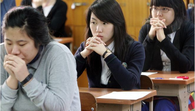 Bạn sẽ chẳng than vãn thi cử áp lực nữa nếu biết học sinh ở những quốc gia này còn phải trải qua kỳ thi khốc liệt hơn nhiều - Ảnh 5. Bạn sẽ chẳng than vãn thi cử áp lực nữa nếu biết học sinh ở những quốc gia này còn phải trải qua kỳ thi khốc liệt hơn nhiều - Ảnh 5.