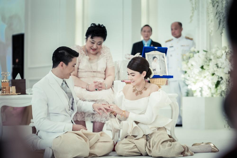 Dàn sao seri phim hoành tráng nhất Thái Lan sau 8 năm: Nam nữ chính nên duyên, đồng loạt đổi đời thành sao hạng A - Ảnh 37. Dàn sao seri phim hoành tráng nhất Thái Lan sau 8 năm: Nam nữ chính nên duyên, đồng loạt đổi đời thành sao hạng A - Ảnh 37.