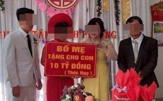Cô dâu, chú rể Bình Phước được cha mẹ trao quà cưới 10 tỷ đồng: Đã nhận toàn bộ số tiền - Ảnh 1.
