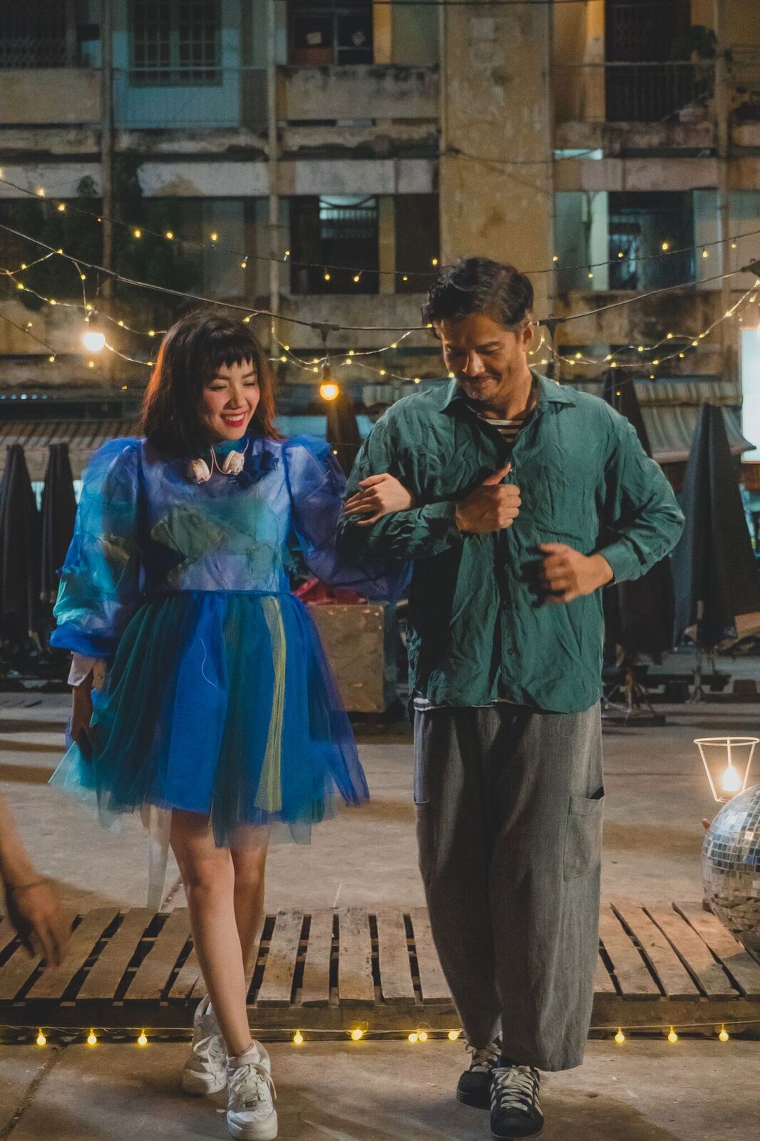 Vừa lên chức bố, Justatee tung MV Thằng điên kết hợp với Phương Ly rồi đây! - Ảnh 4. Vừa lên chức bố, Justatee tung MV Thằng điên kết hợp với Phương Ly rồi đây! - Ảnh 4.