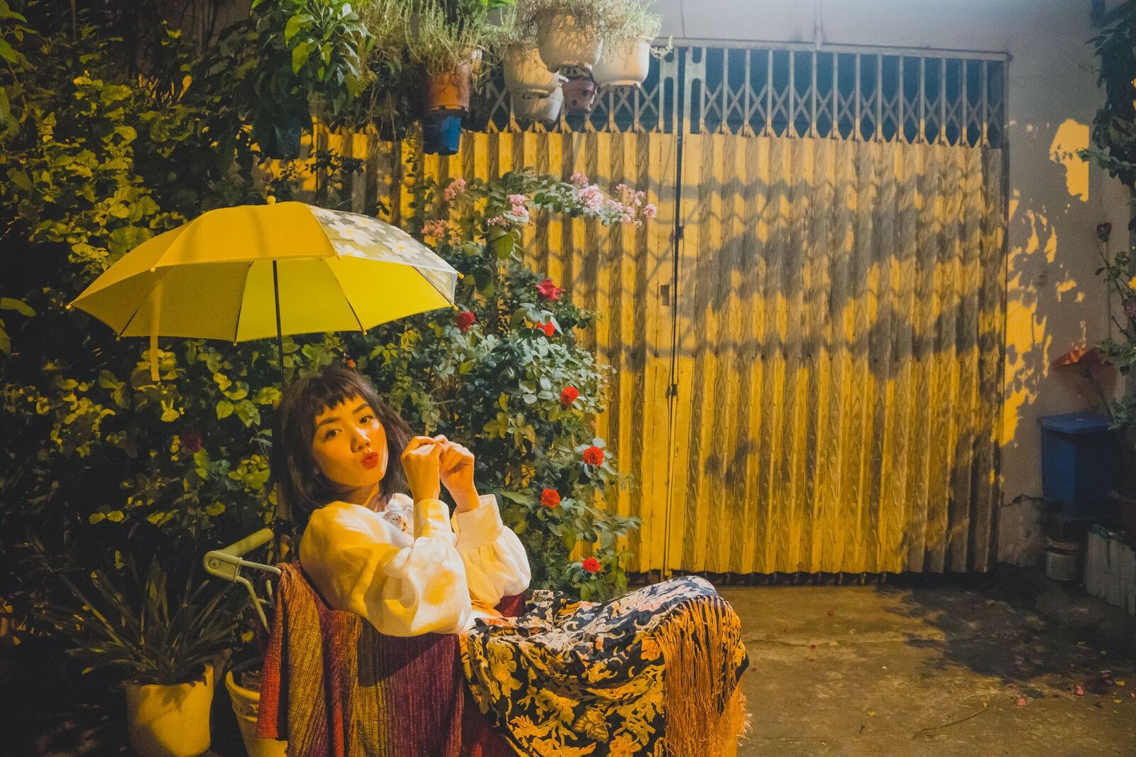 Vừa lên chức bố, Justatee tung MV Thằng điên kết hợp với Phương Ly rồi đây! - Ảnh 2. Vừa lên chức bố, Justatee tung MV Thằng điên kết hợp với Phương Ly rồi đây! - Ảnh 2.