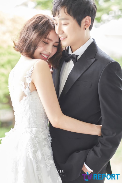 Đ&aacute;m cưới thần tượng Kpop v&agrave; fangirl 10 năm: Gia đ&igrave;nh hạnh ph&uacute;c b&ecirc;n vợ đẹp n&oacute;ng bỏng v&agrave; con g&aacute;i 9 th&aacute;ng tuổi - Ảnh 6.
