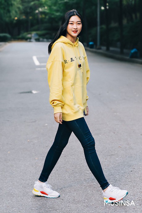 Săm soi street style giới trẻ Hàn tuần qua, bạn sẽ học được hàng loạt tuyệt chiêu ăn mặc thoải mái mà vẫn đẹp tuyệt vời - Ảnh 4.