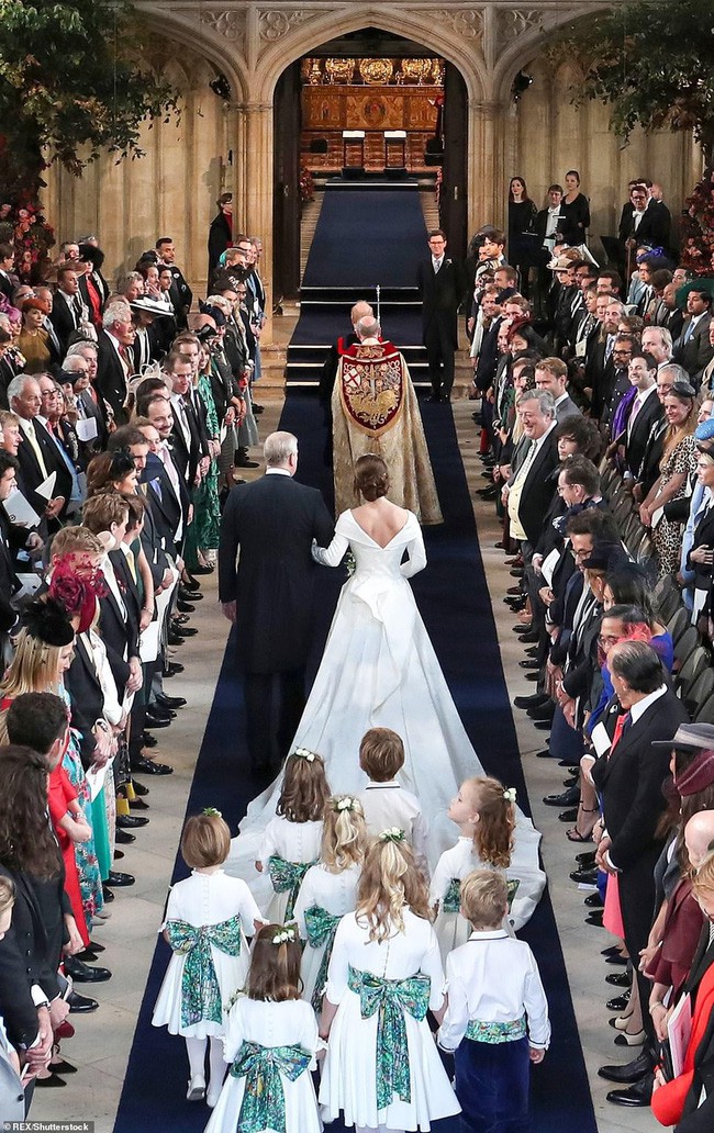 Không chỉ hở bạo, váy cưới của cháu gái Nữ hoàng Anh còn có điểm đặc biệt này khác xa Meghan Markle và Kate Middleton - Ảnh 6.