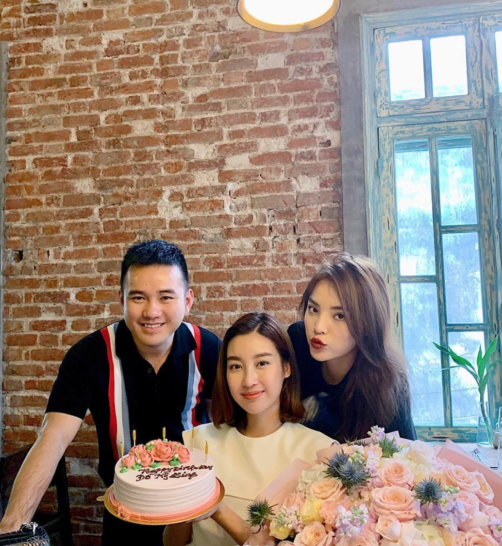 Hoa hậu Kỳ Duyên tổ chức sinh nhật tuổi 23 cho Đỗ Mỹ Linh, thay lời chứng minh tình bạn bền chặt - Ảnh 2. Hoa hậu Kỳ Duyên tổ chức sinh nhật tuổi 23 cho Đỗ Mỹ Linh, thay lời chứng minh tình bạn bền chặt - Ảnh 2.
