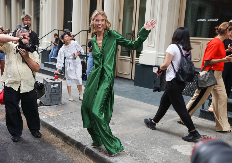 Nhìn qua loạt street style đỉnh nhất Tuần lễ thời trang Xuân-Hè 2019 chắt lọc được ngay 8 trend này - Ảnh 5. Nhìn qua loạt street style đỉnh nhất Tuần lễ thời trang Xuân-Hè 2019 chắt lọc được ngay 8 trend này - Ảnh 5.