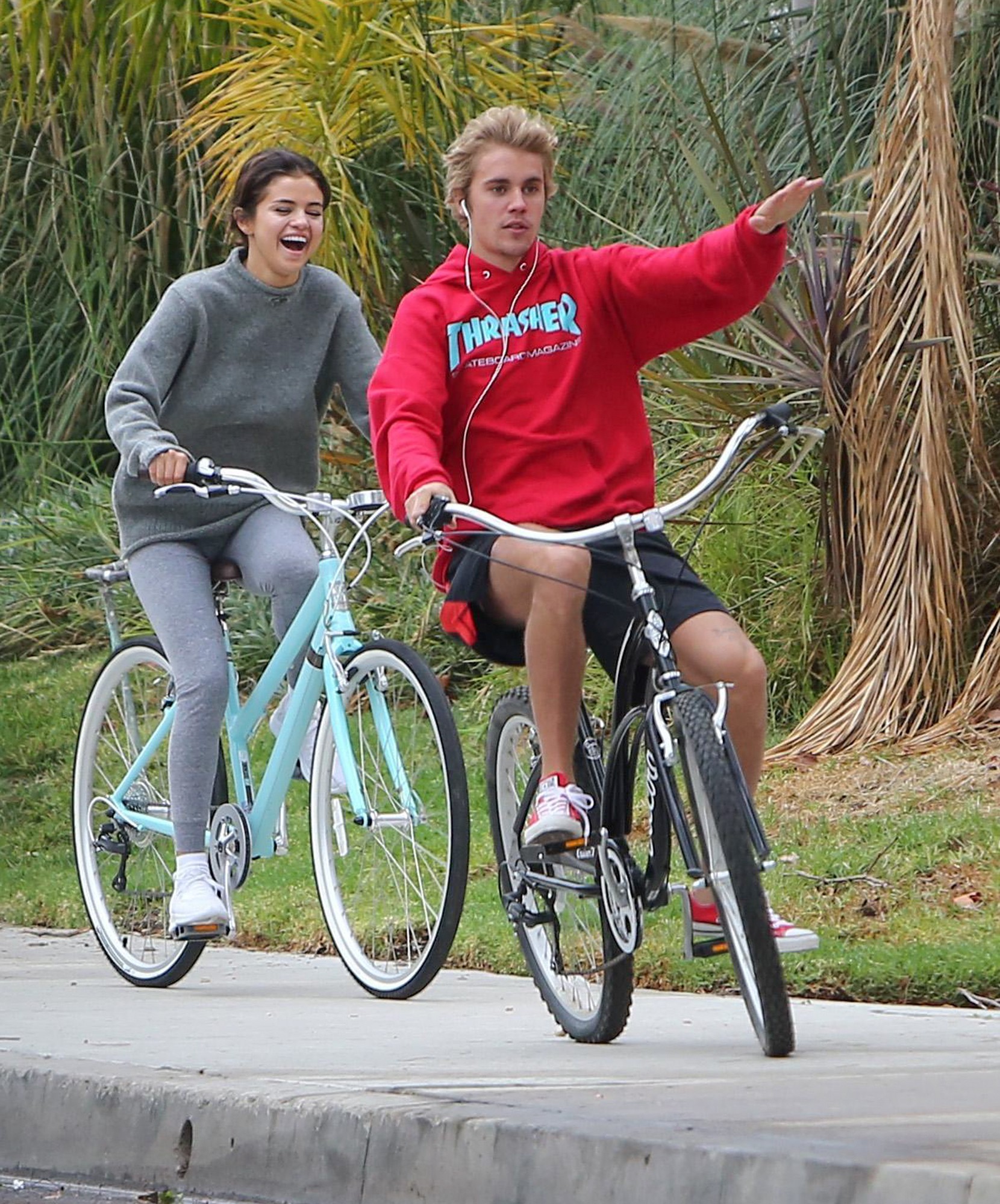 Trái với kỳ vọng của fan, Justin Bieber buồn cho Selena nhưng vẫn chỉ muốn được ở bên Hailey - Ảnh 1. Trái với kỳ vọng của fan, Justin Bieber buồn cho Selena nhưng vẫn chỉ muốn được ở bên Hailey - Ảnh 1.