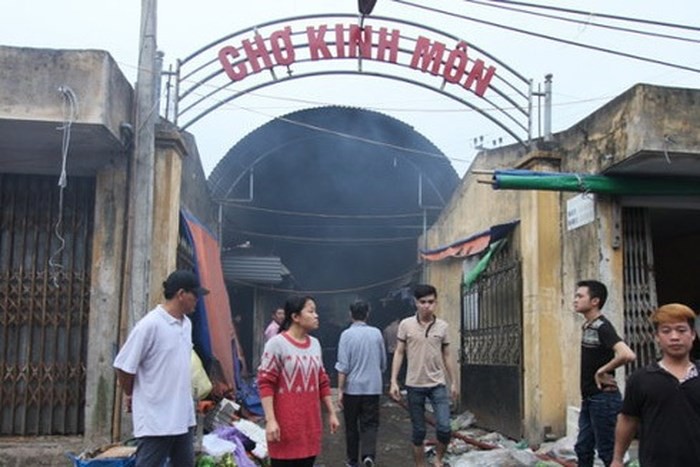 Những vụ cháy lớn kinh hoàng chỉ vì thói quen bất cẩn khi đốt vàng mã - Ảnh 3. Những vụ cháy lớn kinh hoàng chỉ vì thói quen bất cẩn khi đốt vàng mã - Ảnh 3.