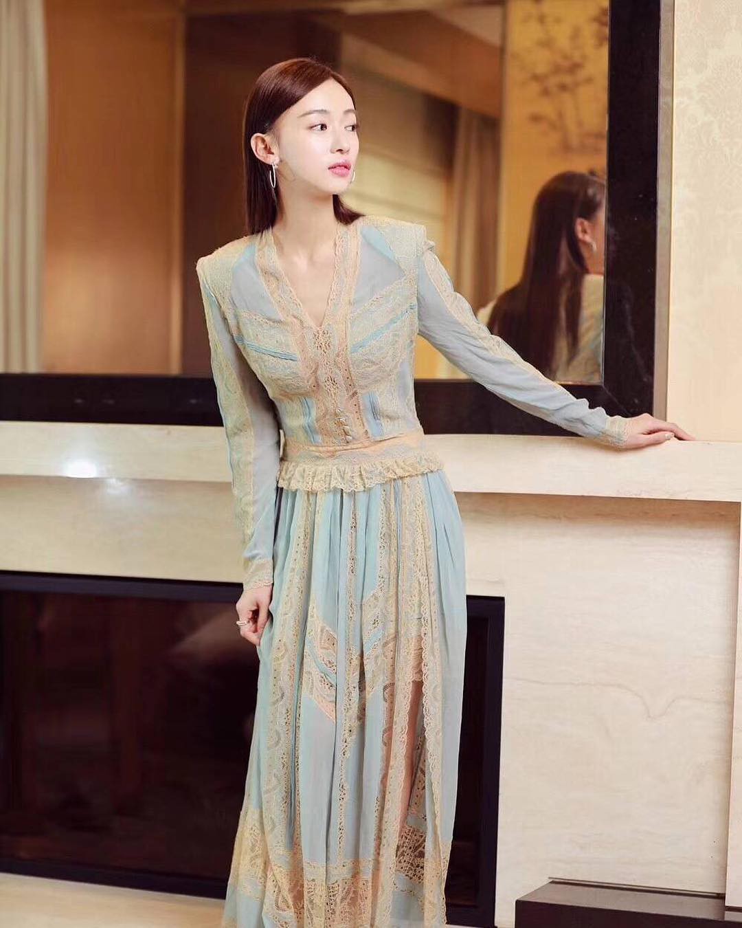 Người ta diện đầm xuyên thấu thì gợi cảm, “Ngụy Anh Lạc” Ngô Cẩn Ngôn lại gầy đến héo hon như “giá treo quần áo” - Ảnh 6. Người ta diện đầm xuyên thấu thì gợi cảm, “Ngụy Anh Lạc” Ngô Cẩn Ngôn lại gầy đến héo hon như “giá treo quần áo” - Ảnh 6.