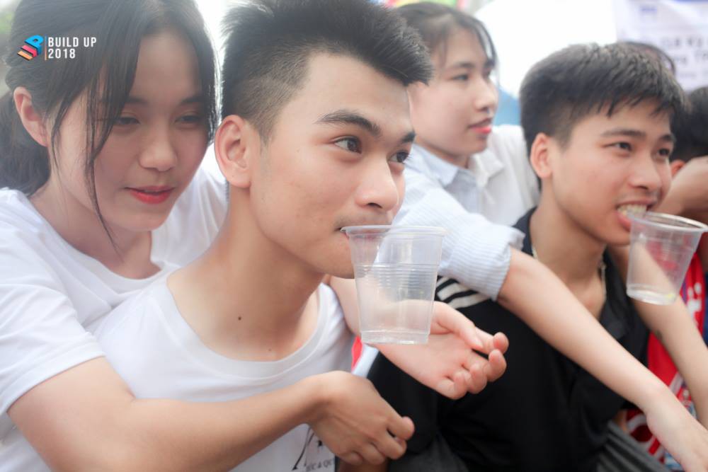 Ai bảo dân Xây dựng khô khan, vào mà xem dàn trai xinh gái đẹp của trường quậy trong ngày chào tân sinh viên - Ảnh 17. Ai bảo dân Xây dựng khô khan, vào mà xem dàn trai xinh gái đẹp của trường quậy trong ngày chào tân sinh viên - Ảnh 17.