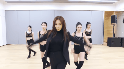 Chẳng cần hở trước hở sau, Yuri mặc vest thôi cũng đủ khiến fan nghẹt thở vì sexy - Ảnh 2.