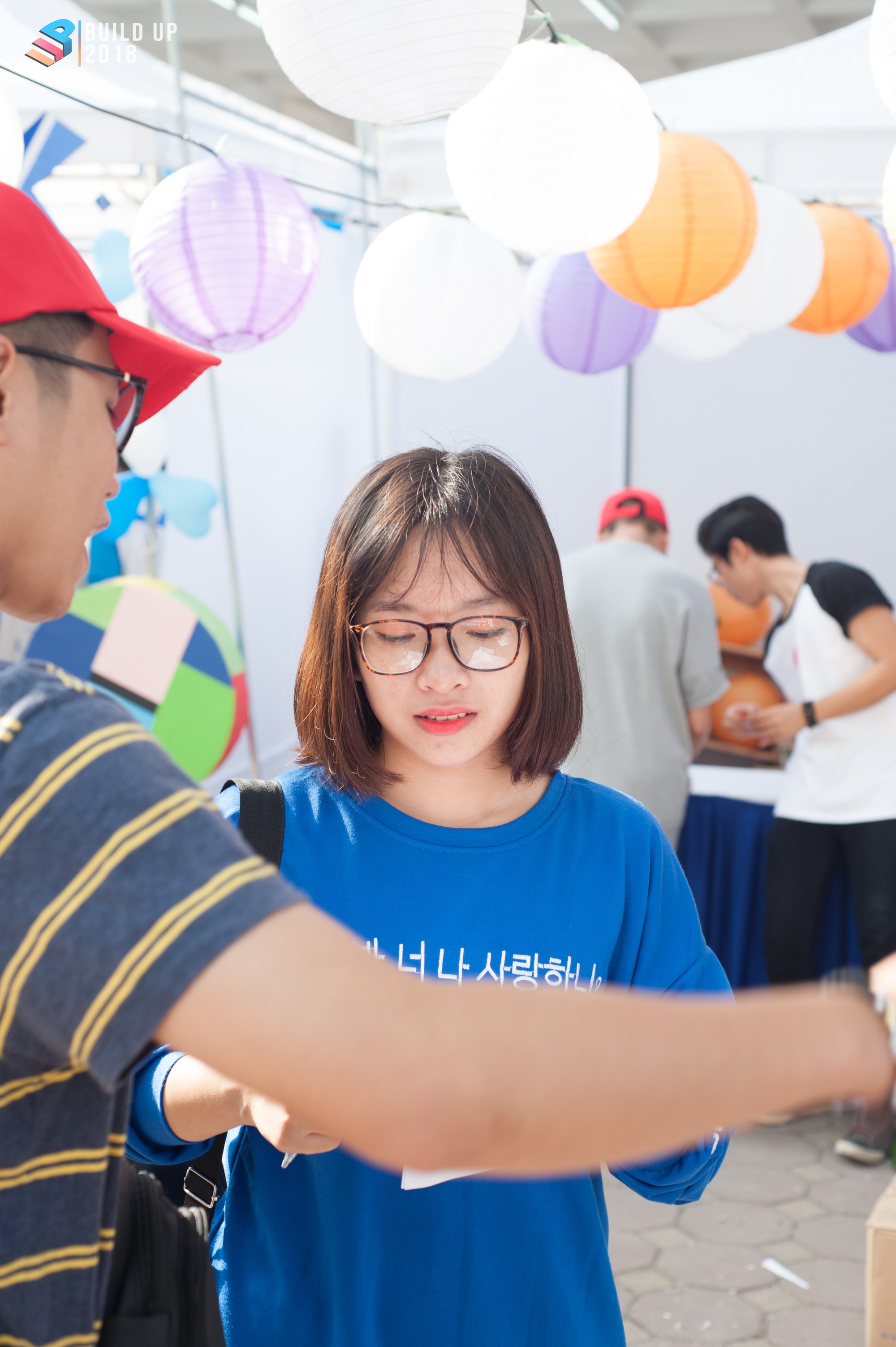 Ai bảo dân Xây dựng khô khan, vào mà xem dàn trai xinh gái đẹp của trường quậy trong ngày chào tân sinh viên - Ảnh 10. Ai bảo dân Xây dựng khô khan, vào mà xem dàn trai xinh gái đẹp của trường quậy trong ngày chào tân sinh viên - Ảnh 10.