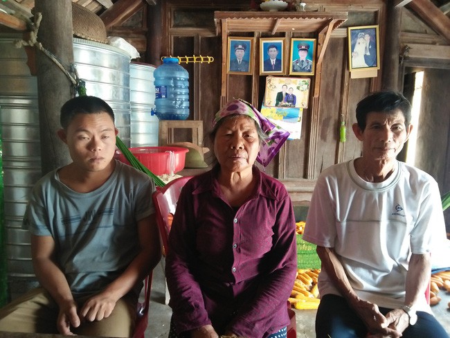 G&aacute;nh nặng cuộc đời của cựu thanh ni&ecirc;n xung phong, gần 70 vẫn phu gạch nu&ocirc;i chồng khuyết tật, 2 con t&acirc;m thần - Ảnh 2.