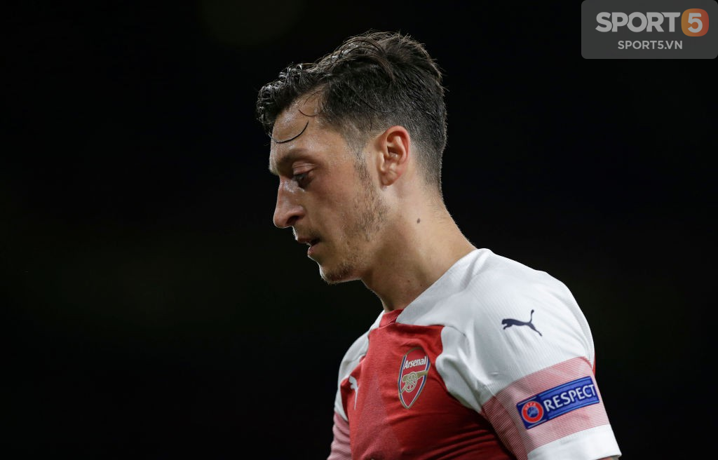 Tự truyện Mesut Oezil (Chương 1): Tuổi thơ trong căn nhà tồi tàn đáng xấu hổ - Ảnh 3.