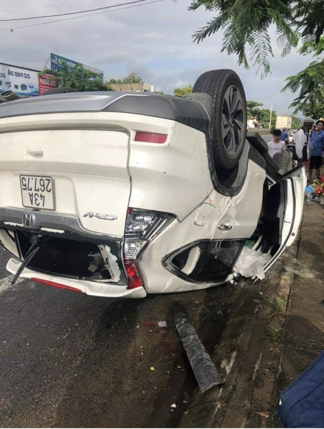  Mất lái, Phó giám đốc Sở TN&MT Đà Nẵng điều khiển xe ô tô đâm vào xe tải khiến vợ tử vong  - Ảnh 4.