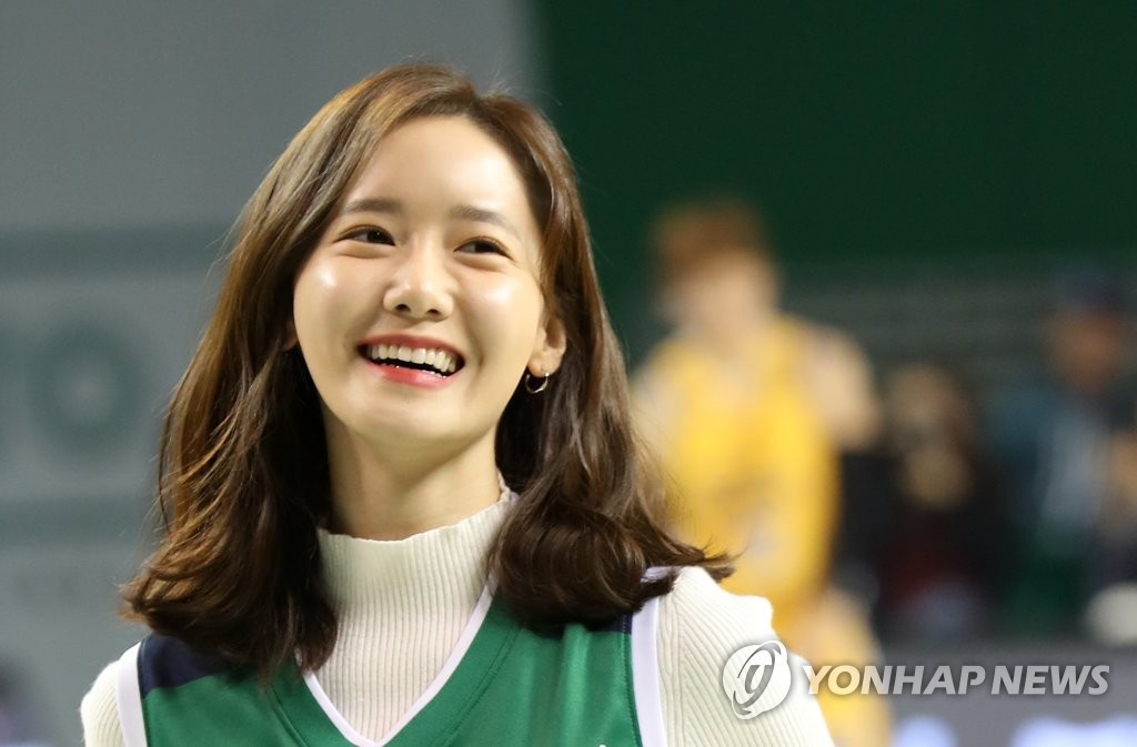 28 tuổi mà trẻ đẹp như 18, Yoona sắp soán ngôi thánh hack tuổi đỉnh nhất SNSD của Taeyeon mất rồi - Ảnh 9. 28 tuổi mà trẻ đẹp như 18, Yoona sắp soán ngôi thánh hack tuổi đỉnh nhất SNSD của Taeyeon mất rồi - Ảnh 9.