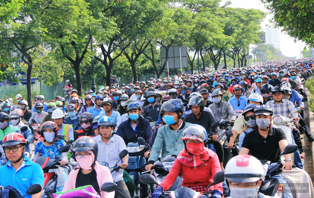 Tài xế xe tải làm sập giàn giáo khiến hầm Thủ Thiêm “tê liệt” 5 tiếng khai gì? - Ảnh 3. Tài xế xe tải làm sập giàn giáo khiến hầm Thủ Thiêm “tê liệt” 5 tiếng khai gì? - Ảnh 3.