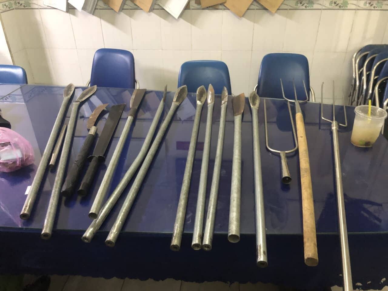 Vụ giang hồ hỗn chiến kinh hoàng ở cầu Nhị Thiên Đường tại Sài Gòn: Khởi tố, bắt giam 6 đối tượng - Ảnh 3. Vụ giang hồ hỗn chiến kinh hoàng ở cầu Nhị Thiên Đường tại Sài Gòn: Khởi tố, bắt giam 6 đối tượng - Ảnh 3.