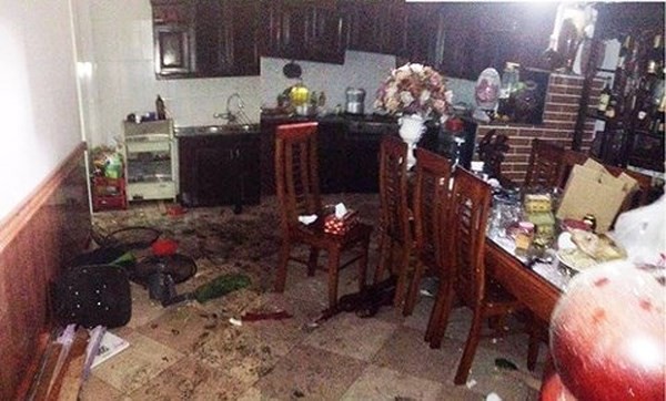 Chủ tịch x&atilde; đi vắng, nh&agrave; ph&aacute;t tiếng nổ g&acirc;y hư hỏng nhiều t&agrave;i sản nghi do bị n&eacute;m m&igrave;n - Ảnh 1.