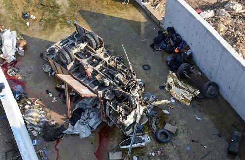 Thổ Nhĩ Kỳ: Xe tải lao xuống kênh, ít nhất 22 người thiệt mạng - Ảnh 1.