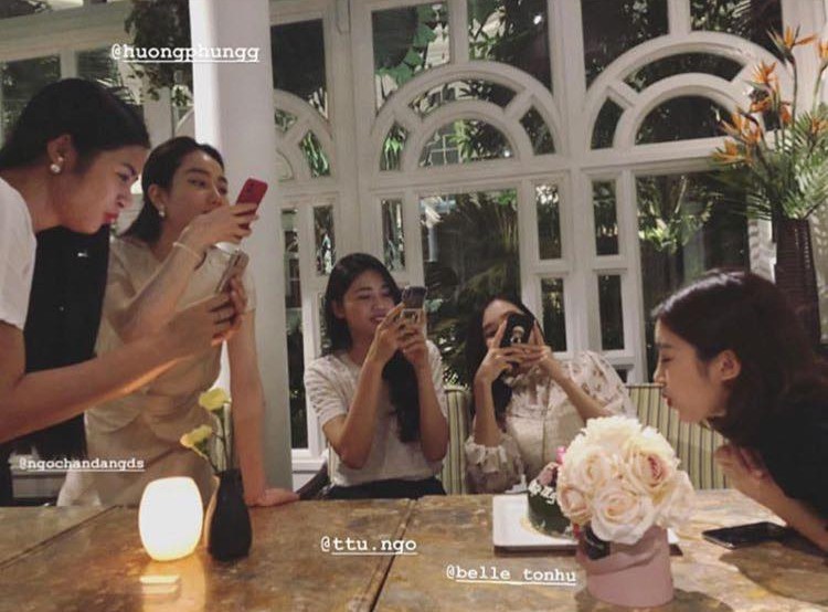 Hội chị em Hoa hậu - Á hậu tổ chức sinh nhật cho Đỗ Mỹ Linh, đập tan định kiến về tình bạn giữa Vbiz thị phi - Ảnh 4. Hội chị em Hoa hậu - Á hậu tổ chức sinh nhật cho Đỗ Mỹ Linh, đập tan định kiến về tình bạn giữa Vbiz thị phi - Ảnh 4.