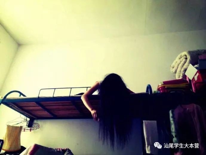 Truyện kinh dị siêu ngắn nhưng gây ám ảnh kinh niên ở ký túc xá: Đứa giường trên xõa tóc khi ngủ! - Ảnh 7. Truyện kinh dị siêu ngắn nhưng gây ám ảnh kinh niên ở ký túc xá: Đứa giường trên xõa tóc khi ngủ!