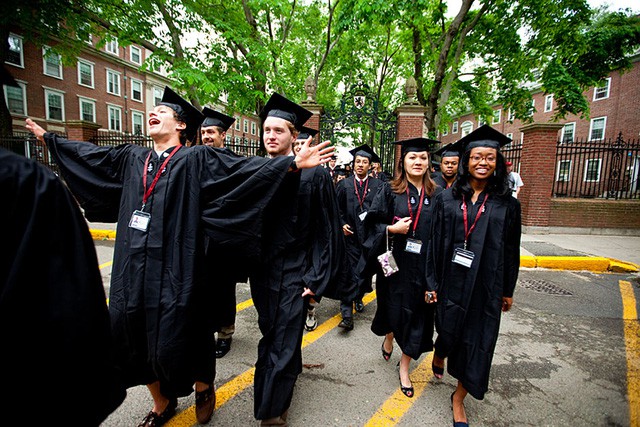 Những bí mật ít ai biết về trường Harvard, có cả truyền thống nam nữ thả rông chạy ngoài đường vào nửa đêm - Ảnh 6.