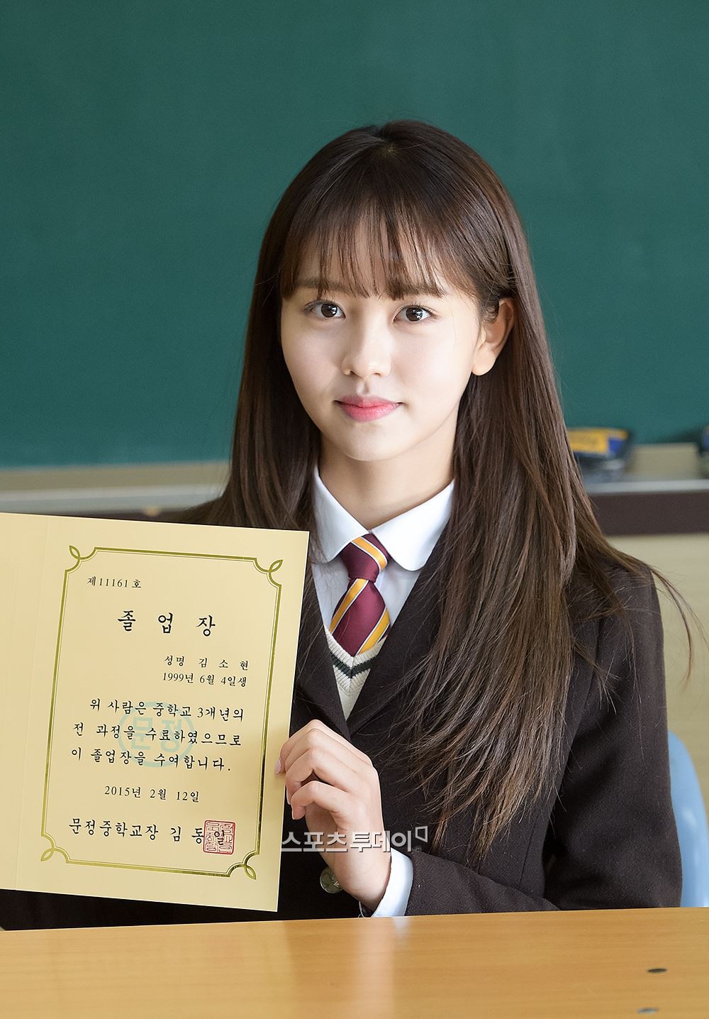 Ảnh thẻ gây sốt sao nhí Mặt trăng ôm mặt trời một thời Kim So Hyun: Hơi đơ nhưng nhan sắc đúng là không vừa - Ảnh 4. Ảnh thẻ gây sốt sao nhí Mặt trăng ôm mặt trời một thời Kim So Hyun: Hơi đơ nhưng nhan sắc đúng là không vừa - Ảnh 4.