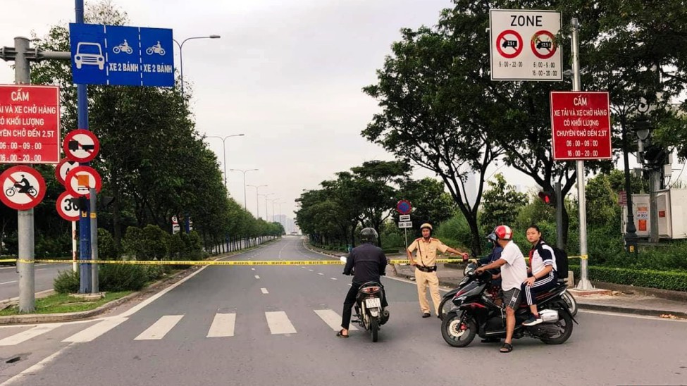 Tài xế xe tải làm sập giàn giáo khiến hầm Thủ Thiêm “tê liệt” 5 tiếng khai gì? - Ảnh 2. Tài xế xe tải làm sập giàn giáo khiến hầm Thủ Thiêm “tê liệt” 5 tiếng khai gì? - Ảnh 2.