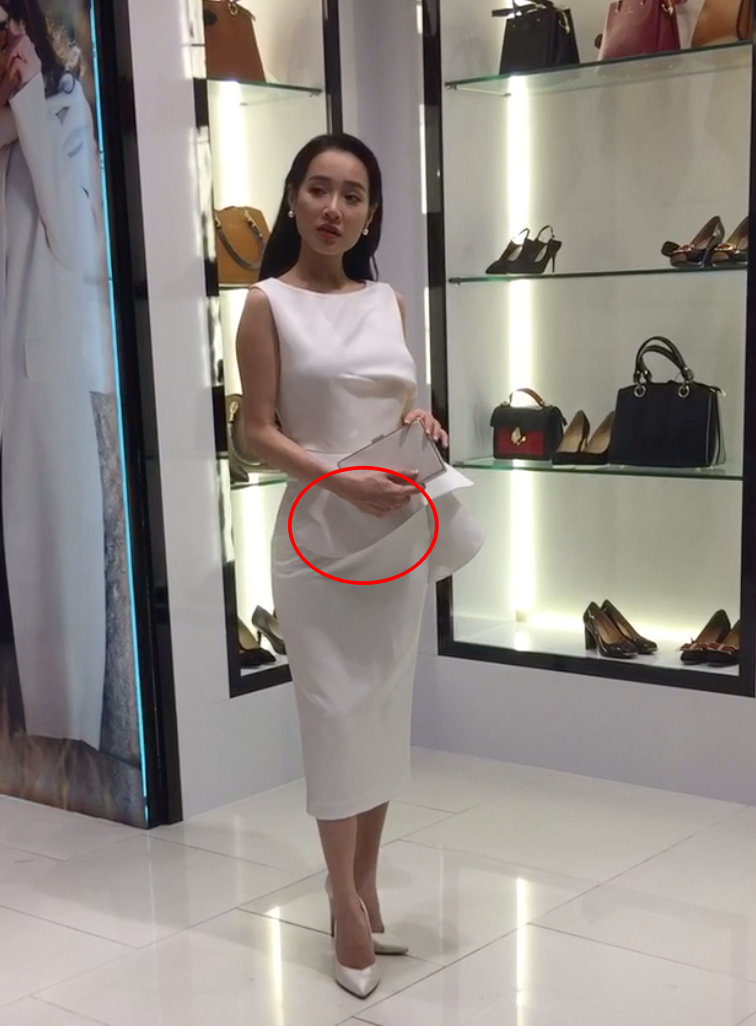 Nhã Phương vừa ngồi mát-xa thả dáng, vừa livestream trò chuyện nhưng dân mạng chỉ để ý đến vòng 2 to bất thường - Ảnh 3. Nhã Phương vừa ngồi mát-xa thả dáng, vừa livestream trò chuyện nhưng dân mạng chỉ để ý đến vòng 2 to bất thường - Ảnh 3.