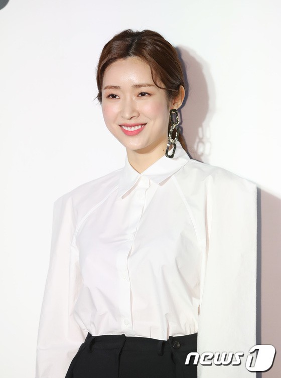 Park Shin Hye lên đời nhan sắc sau khi hẹn hò, diễn viên kém nổi bỗng chiếm spotlight vì diện áo xuyên thấu - Ảnh 12.