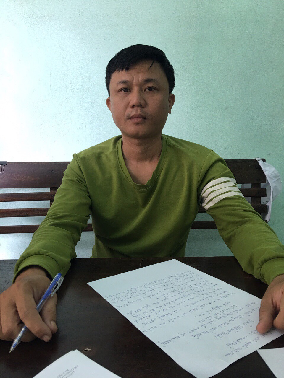 Đối tượng xăm trổ đập phá xe buýt, đe dọa hành khách ở Đà Nẵng bị nghiện ma tuý - Ảnh 1. Đối tượng xăm trổ đập phá xe buýt, đe dọa hành khách ở Đà Nẵng bị nghiện ma tuý - Ảnh 1.