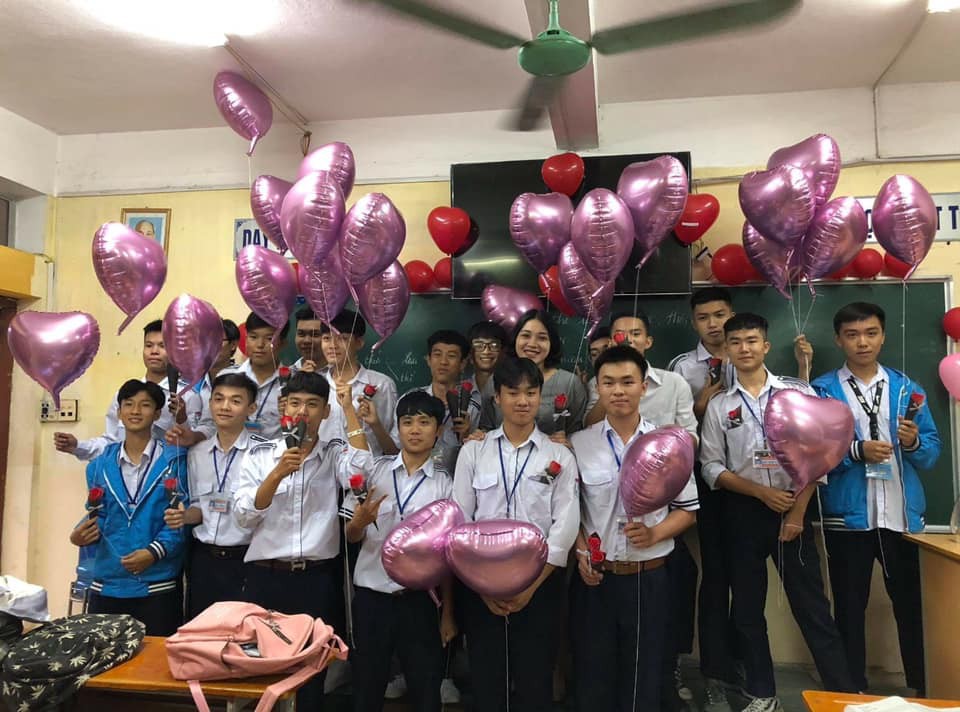 Quà 20/10 của học sinh: Toàn băng vệ sinh, mỳ hộp, dép tổ ong,... - Ảnh 11. Quà 20/10 của học sinh: Toàn băng vệ sinh, mỳ hộp, dép tổ ong,... - Ảnh 11.