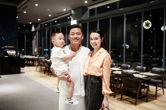 Quà sinh nhật khủng của sao Việt: Đồ hiệu không thiếu, có người còn được tặng hẳn 1 tỷ đồng - Ảnh 5. Quà sinh nhật khủng của sao Việt: Đồ hiệu không thiếu, có người còn được tặng hẳn 1 tỷ đồng - Ảnh 5.