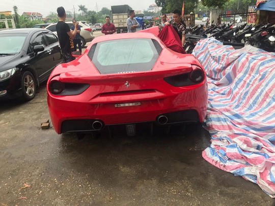 Công an bàn giao siêu xe Ferrari 488 bị tai nạn cho ca sĩ Tuấn Hưng - Ảnh 2.