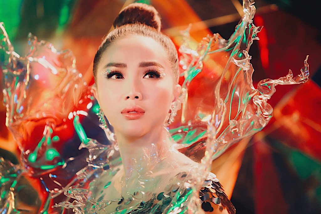 MV vừa mới ấm chỗ, Bảo Thy đã bị bóc phốt copy Dung Tổ Nhi và đụng hàng Phí Phương Anh - Ảnh 1. MV vừa mới ấm chỗ, Bảo Thy đã bị bóc phốt copy Dung Tổ Nhi và đụng hàng Phí Phương Anh - Ảnh 1.