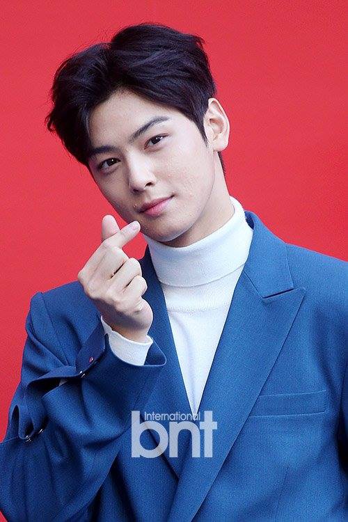 Mỹ nam không góc chết Cha Eun Woo: Ảnh fansite chụp đẹp như hoạ báo, nhưng xem ảnh nhà báo chụp mới ngã ngửa làn da sần sùi - Ảnh 4.