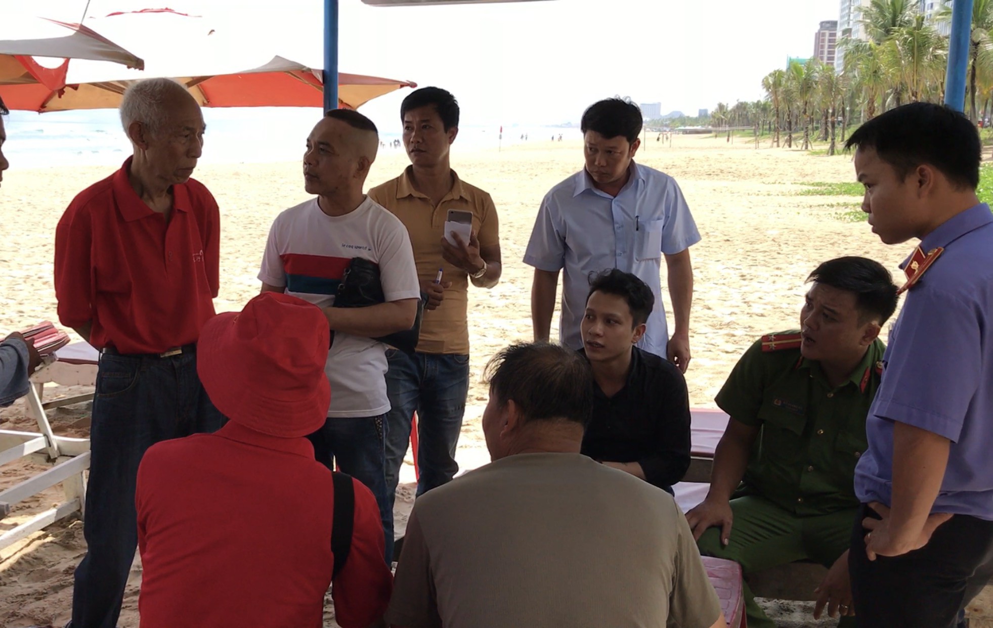 Du khách Trung Quốc tử vong do đột quỵ khi tắm biển Đà Nẵng - Ảnh 1. Du khách Trung Quốc tử vong do đột quỵ khi tắm biển Đà Nẵng - Ảnh 1.